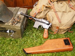 PISTOLA MAUSER C96 CON FUNDA CULATÍN