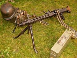 AMETRALLADORA MG 42 INUTILIZADAD(MG-53 YUGO)