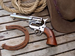 REVOLVER COLT PEACEMAKER CROMADO