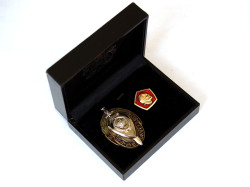 ESTUCHE INSIGNIA KGB Y DISTINTIVO ORDEN DE LENIN