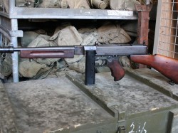 THOMPSON 1928A1 DE CARGADOR PLANO