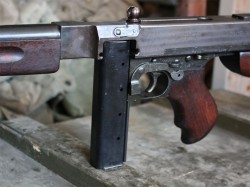 THOMPSON 1928A1 DE CARGADOR PLANO