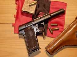 PISTOLA ASTRA 400, EN LIBRO DE COLECCIONISTA