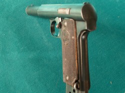 PISTOLA ASTRA 400, EN LIBRO DE COLECCIONISTA