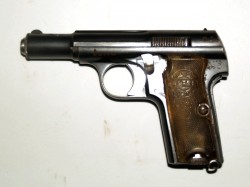 PISTOLA ASTRA 300 EN LIBRO DE COLECCIONISTA