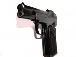 PISTOLA FN 1900 EN LIBRO DE COLECCIONISTA