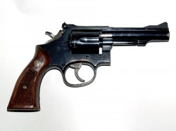 REVOLVER SMITH & WESSON INUTILIZADO