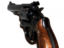 REVOLVER SMITH & WESSON INUTILIZADO