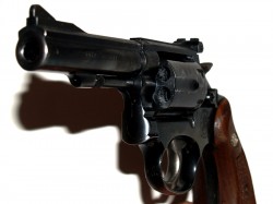 REVOLVER SMITH & WESSON INUTILIZADO