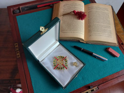 MEDALLA CRUZ LAUREADA SAN FERNANDO EN SU ESTUCHE