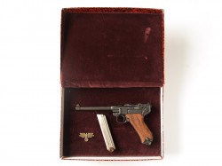 ANTIGUO LIBRO ESTUCHE PARA PISTOLA.