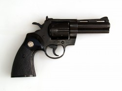 REVOLVER COLT PYTHON PAVON NEGRO 4