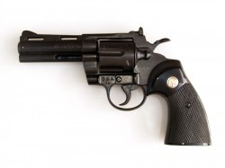 REVOLVER COLT PYTHON PAVON NEGRO 4