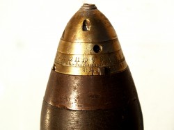 OBUS 75 mm. CON ESPOLETA DOBLE EFECTO