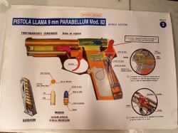 COLECCIÓN POSTER DE FORMACIÓN, PISTOLA LLAMA M82, b.