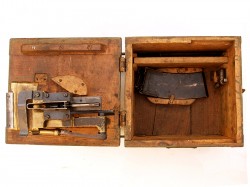 CAJA DE MAQUINA RECARGA CINTAS DE AMETRALLADORA