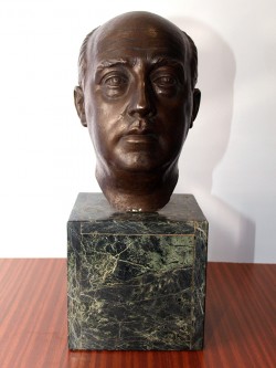 BUSTO DE BRONCE DE FRANCO. CARLOS MONTEVERDE