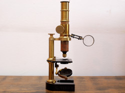 MICROSCÓPIO MILITAR, GUERRA DE CUBA