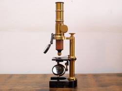 MICROSCÓPIO MILITAR, GUERRA DE CUBA