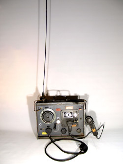 MODELO DE RADIO EMISORA ALEMANA SEGUNDA GUERRA MUNDIAL TELEFUNKEN