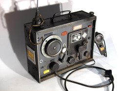 MODELO DE RADIO EMISORA ALEMANA SEGUNDA GUERRA MUNDIAL TELEFUNKEN